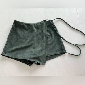 Green Skort: Ties at hip with Zipper in Back, Size S